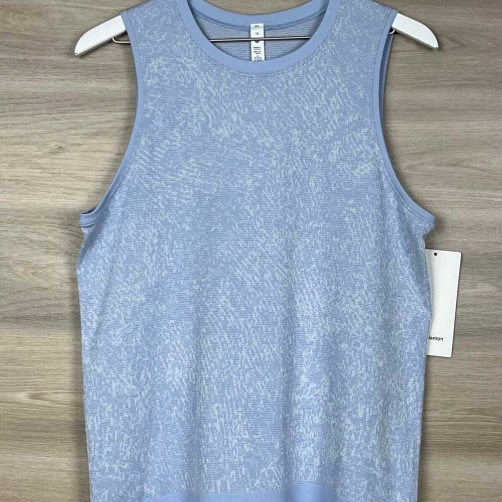 Lululemon Swiftly Breathe Muscle Tank  Size 8 Floral Fauna Blue Linen NWT $58
